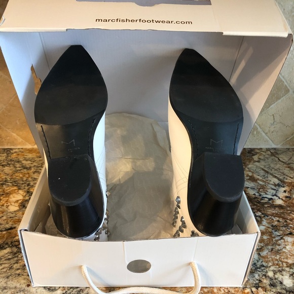Brand new Marc Fisher white studded booties size 7.5 - Picture 5 of 6